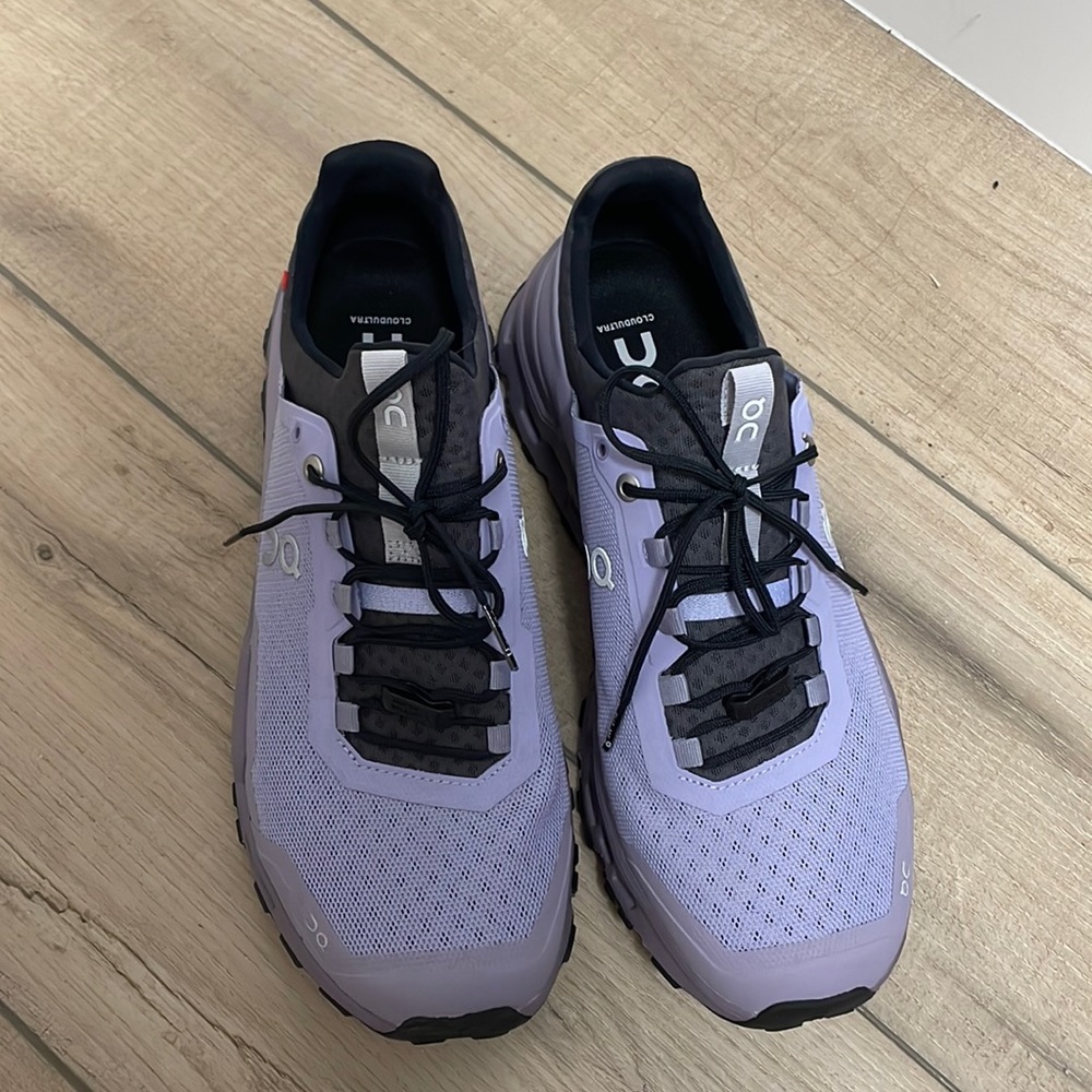 Women’s On Cloud size 11.  Got them for a Christmas present - but too small